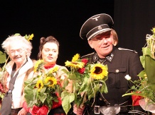  W dniu śląskiej sceny odbyła się premiera sztuki „Manekin czyli kochanek Hitlera” w reżyserii Stanisława Dejczera. 