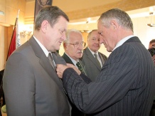  Złotą Odznaką za Zasługi dla ZDZ uhonorowany został marszałek Michał Czarski. 