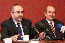  Marszałek Janusz Moszyński i prezydent Bielska-Białej Jacek Krywult (z prawej) 