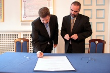  Pod porozumieniem podpisy złożyli wiceminister sportu Grzegorz Schreiber i marszałek Janusz Moszyński 