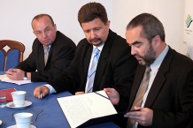  Od lewej: Marian Waligóra, prezes Śląskiej Federacji Sportu, Grzegorz Schreiber, podsekretarz stanu w Ministerstwie Sportu i marszałek Janusz Moszyński 