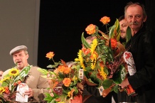  Urodziny uświetniła premiera “Wesela” w reżyserii Rudolfa Zioło (z prawej). 