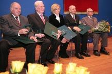 Laureaci nagrody w roku 2007 (od lewej) prof. Adam Suchoński, Karol Cebula, Krystyna Bochenek ,dr Juliusz Sętowski i Jan Szymik. 