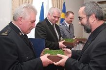  Goście otrzymali pamiątkowy fragment murawy Stadionu Śląskiego 