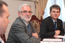  W obradach uczestniczył marszałek Bogusław Śmigielski i Andrzej Baksik - dyrektor Wydziału Planowania Strategicznego i Przestrzennego 
