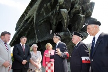  Uroczystość odbyła się pod pomnikiem Żołnierza Polskiego na katowickim osiedlu Paderewskiego. 
