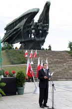  Marszałek Śmigielski: Szczególnie pamiętamy o wszystkich żołnierzach z naszego regionu, którzy w misjach stabilizacyjnych i pokojowych, z dala od rodzinnych domów, nieśli i niosą nadzieję na pokój w k 