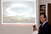  Marek Nowak, przedstawiciel gmp architekten przedstawił zmiany w projekcie modernizacji stadionu 