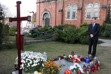  Marszałek złozył kwiaty na grobie biskupa sosnowieckiego Adama Śmigielskiego 