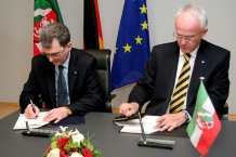  Podpisanie Wspólnego oświadczenia o współpracy i rozwoju przyjaznych stosunków 