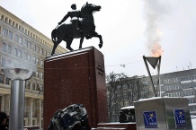  Znicz olimpijski zapłonął przy pomniku Józefa Piłsudskiego w Katowicach 
