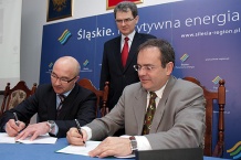  Kontrakt podpisali prezes WPKiW Andrzej Kotala oraz Thierry Coltier z firmy KANOPEE Horwath HTL 