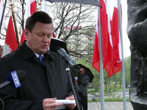  Przemówienie Marszałka Michała Czarskiego u stóp Pomnika Powstańców Śląskich w Katowicach 