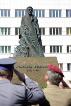  Sesję poprzedziły uroczystosci pod pomnikiem Wojciecha Korfantego w Katowicach 
