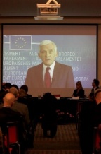  Z uczestnikami konferencji połączył się Jerzy Buzek 