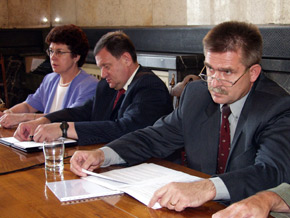  Od lewej: Przewodnicząca sejmowej komisji zdrowia Barbara Błońska-Fajfrowska, Marszałek Michał Czarski oraz Minister Leszek Sikorski 