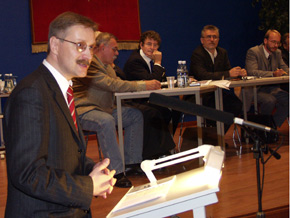  Przewodniczący Sejmiku Zbigniew Wieczorek otwiera debatę 