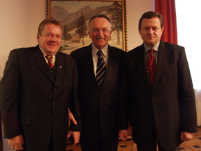  Od lewej: Konsul Honorowy Słowenii w Katowicach Mieczysław Marian Barański, Ambasador Zvone Dragan i Marszałek Michał Czarski 