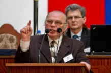  Prof. UO dr hab. Bogdan Cimała z Uniwersytetu Opolskiego 