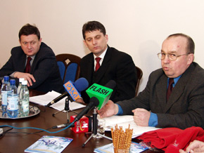  Marszałek Michał Czarski, wicemarszałek Jan Grela oraz prezes Marian Waligóra podczas konferencji prasowej 