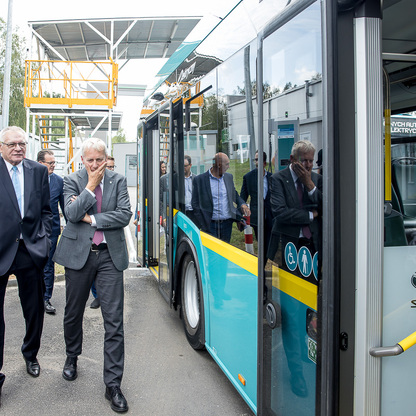 umws20260903_7bus_tz043.jpg