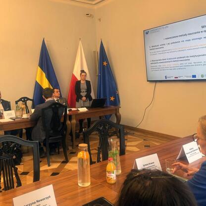 IV posiedzenie Śląskiej Rady Edukacji, skupiające się na doradztwie zawodowym i nowoczesnych metodach nauczania. (wygenerowano przez AI)