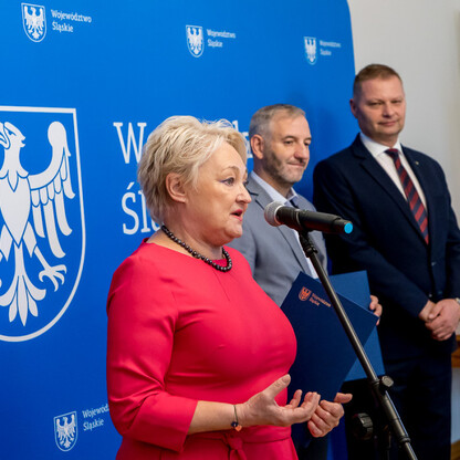 Przekazanie umówy partnerskich i porozumień o współpracy. fot. Tomasz Żaki / UMWS