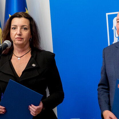 Przekazanie umówy partnerskich i porozumień o współpracy. fot. Tomasz Żaki / UMWS